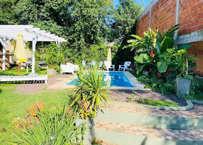 Tuchita House En Cataratas Con Piscina Compartida Parrilla, Cochera