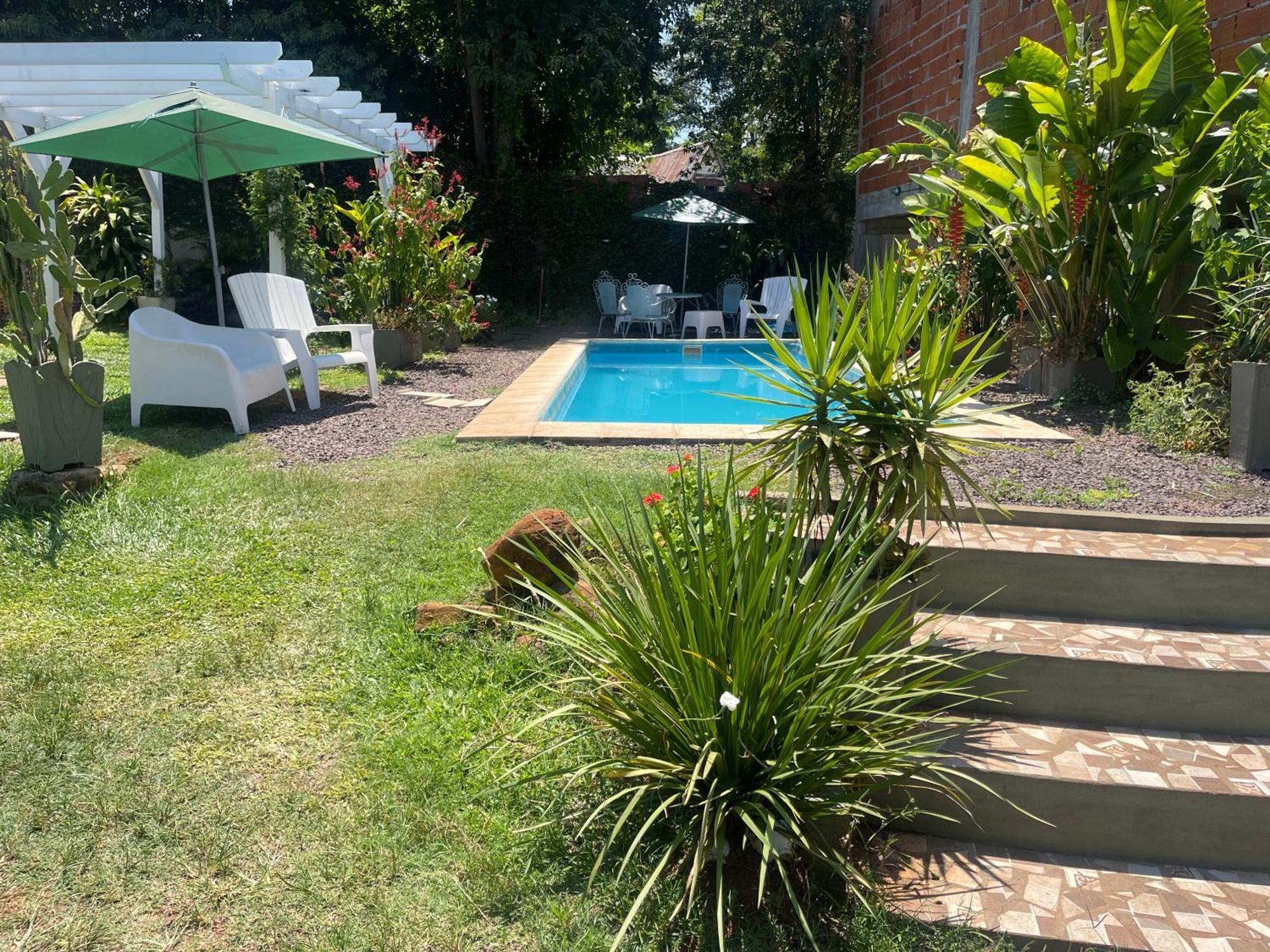 Tuchita House En Cataratas Con Piscina Compartida Parrilla, Cochera Holiday home